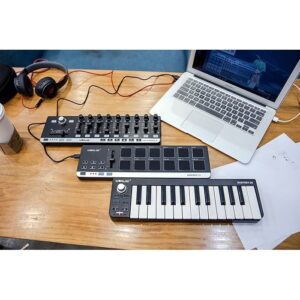 میدی کنترلر 2 اکتاو مینی مدل Worlde Easykey 25